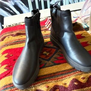 Chelsea  style- 
Black Ankle Boots with Ribbed Sides
Size 8 
Dr Scholls